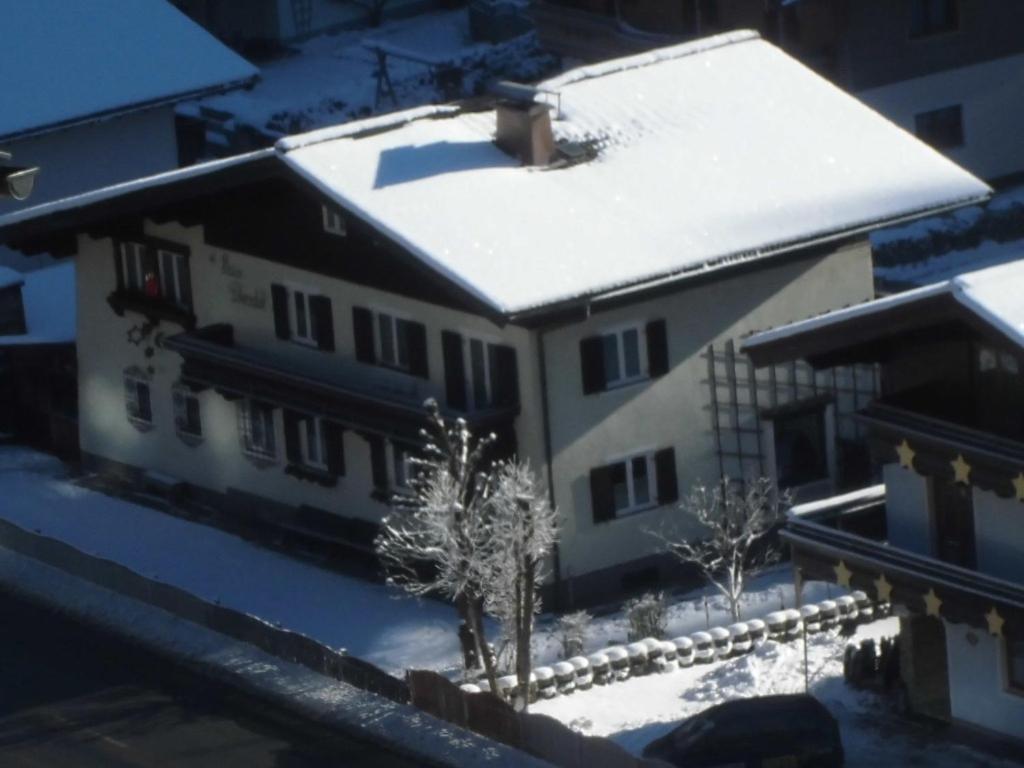 Appartements Haus Schmalzl フィーホーフェン エクステリア 写真